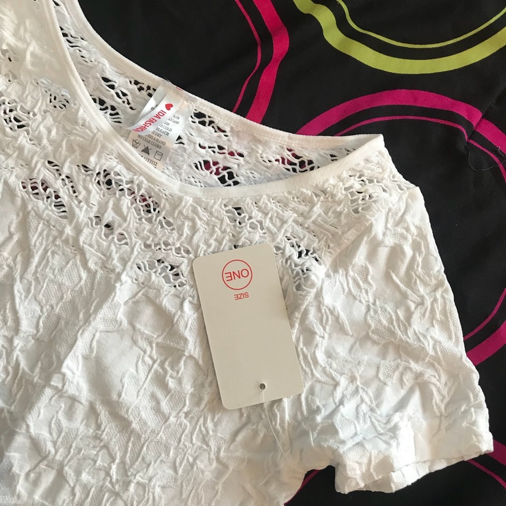 Basic ‘white’ short sleeve shirt